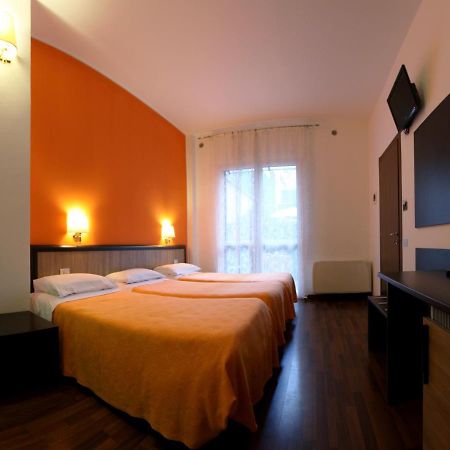 Lux Hotel Durante Milano Eksteriør billede