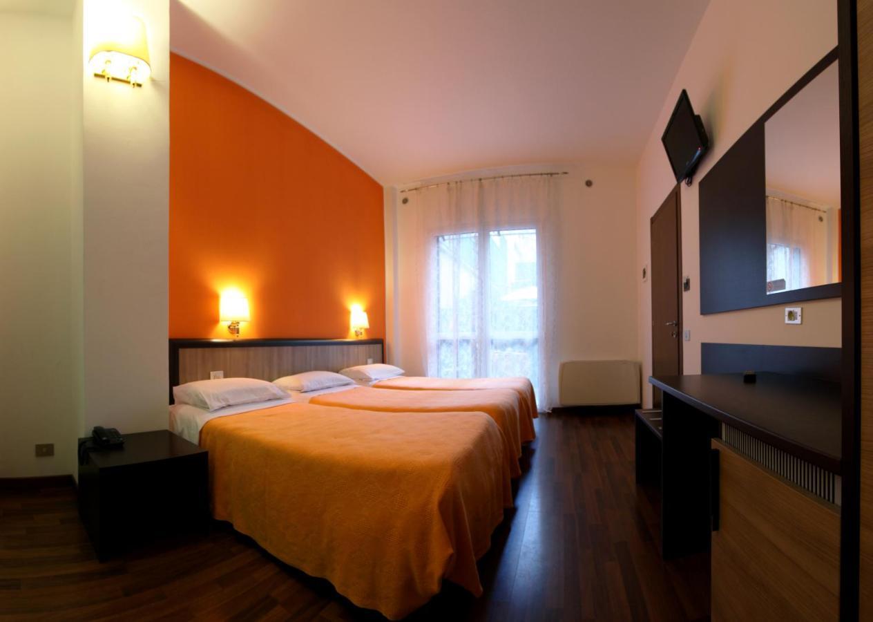 Lux Hotel Durante Milano Eksteriør billede
