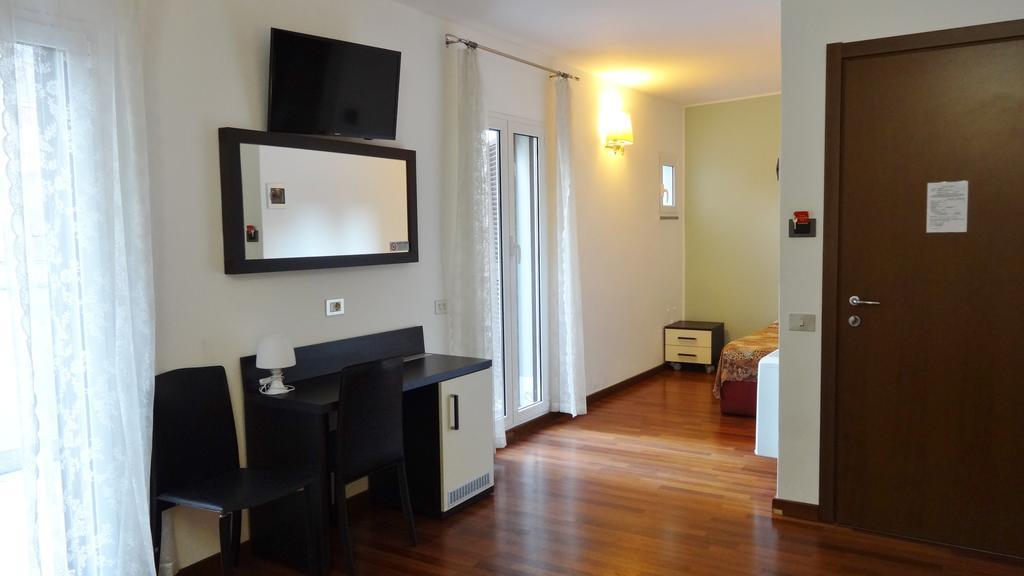 Lux Hotel Durante Milano Eksteriør billede