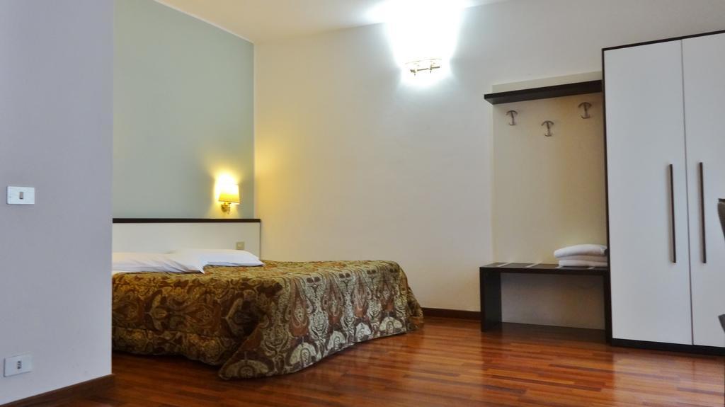 Lux Hotel Durante Milano Eksteriør billede