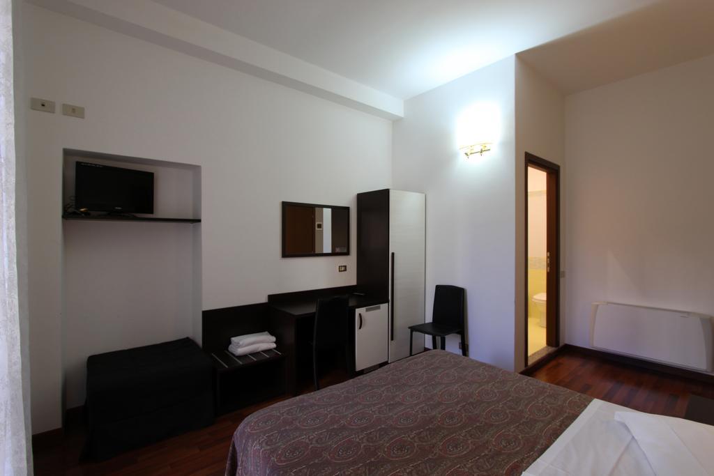 Lux Hotel Durante Milano Eksteriør billede