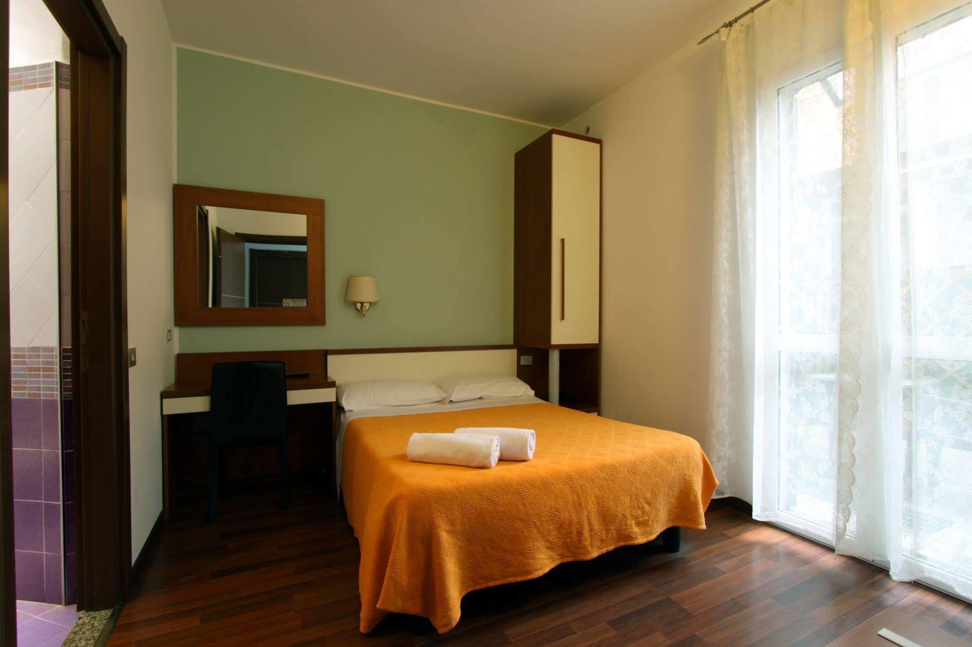 Lux Hotel Durante Milano Eksteriør billede