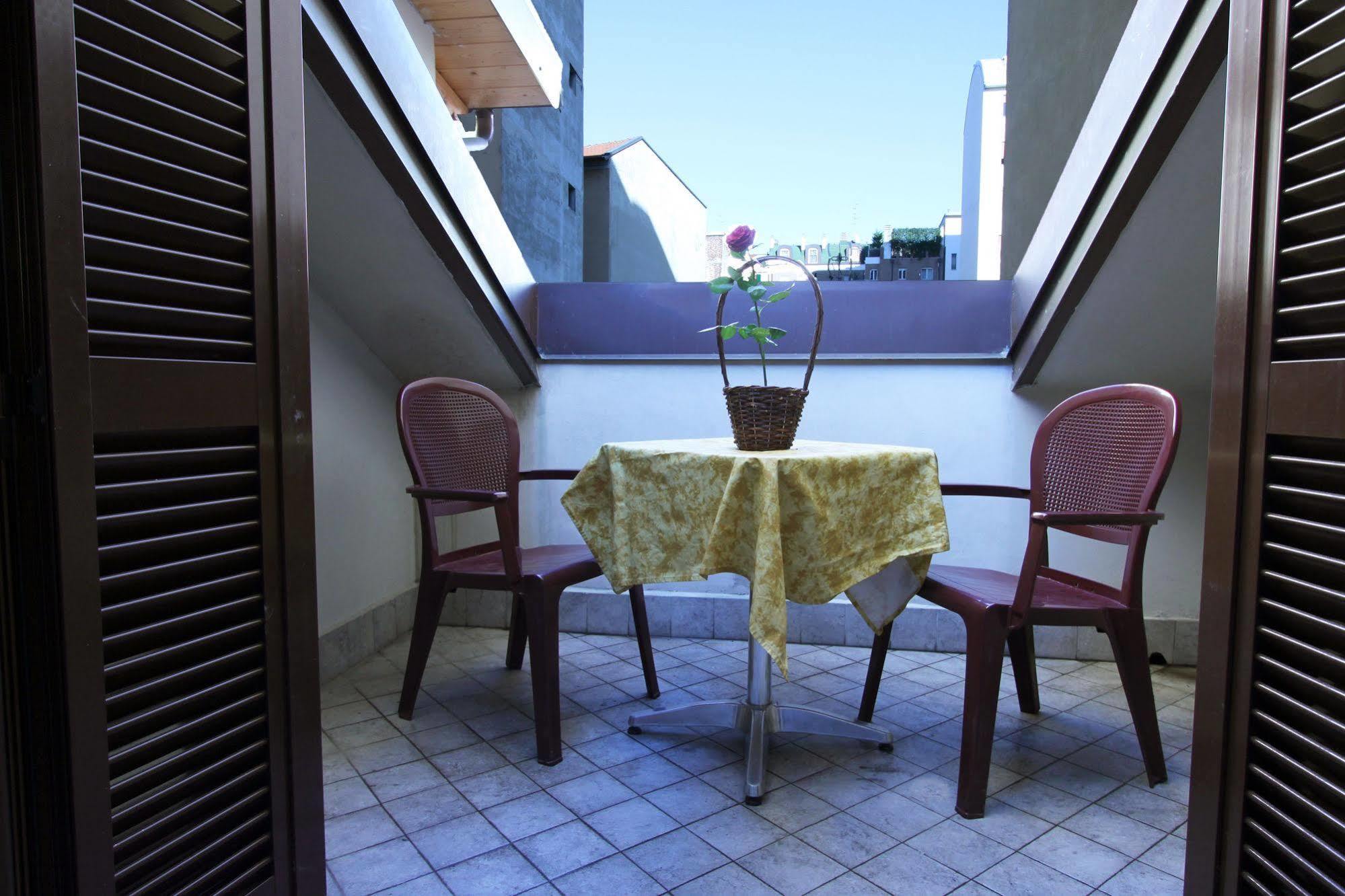 Lux Hotel Durante Milano Eksteriør billede