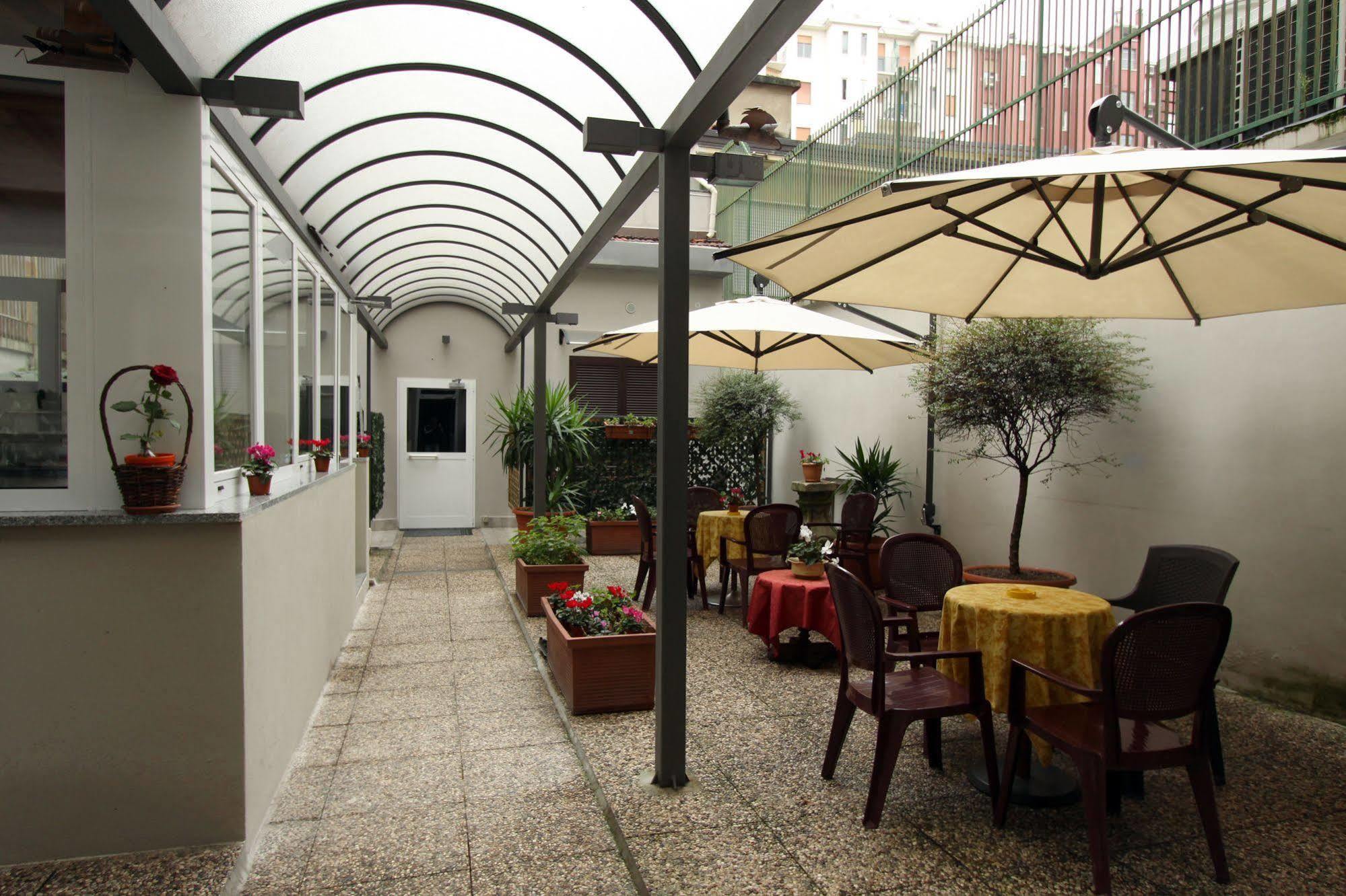 Lux Hotel Durante Milano Eksteriør billede
